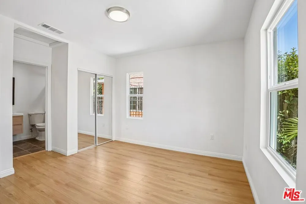 2541 Carmona Avenue Los Angeles, CA 90016