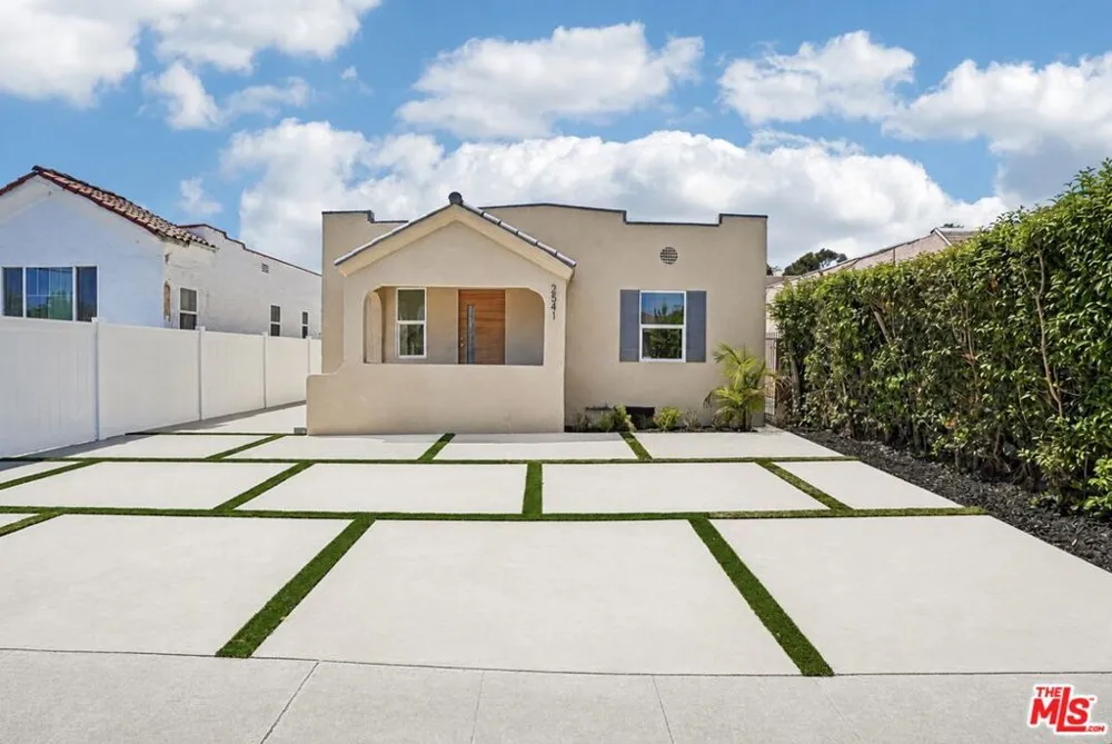 2541 Carmona Avenue Los Angeles, CA 90016