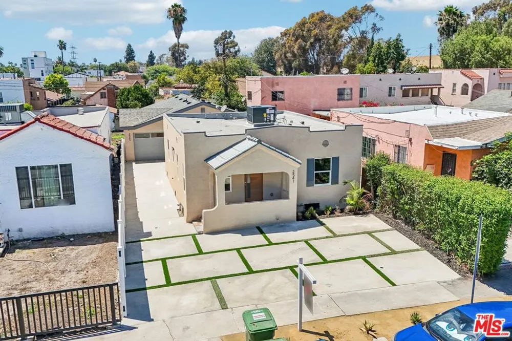 2541 Carmona Avenue Los Angeles, CA 90016