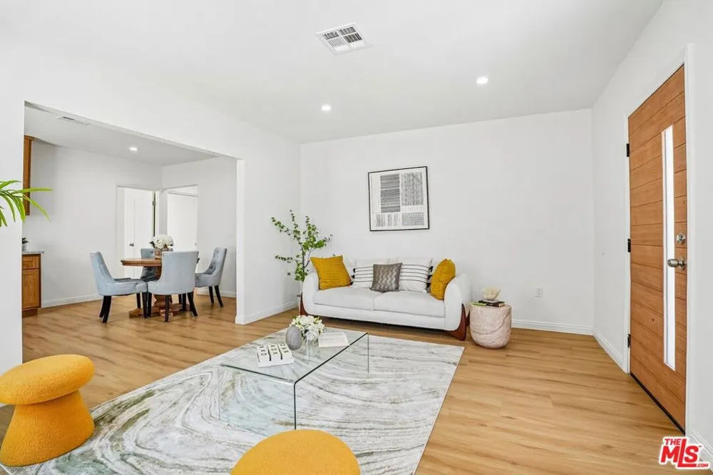 2541 Carmona Avenue Los Angeles, CA 90016