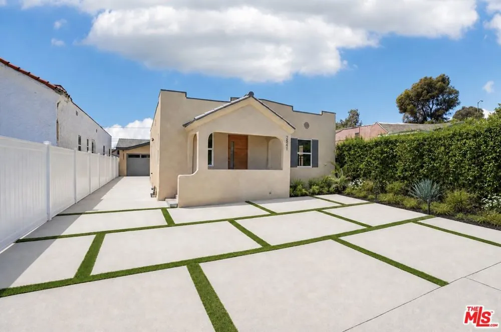 2541 Carmona Avenue Los Angeles, CA 90016