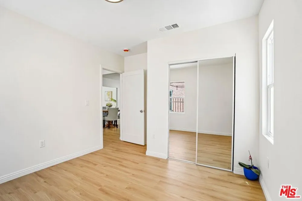 2541 Carmona Avenue Los Angeles, CA 90016