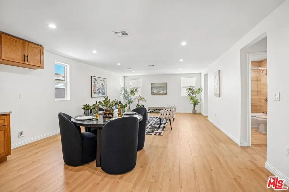 2541 Carmona Avenue Los Angeles, CA 90016