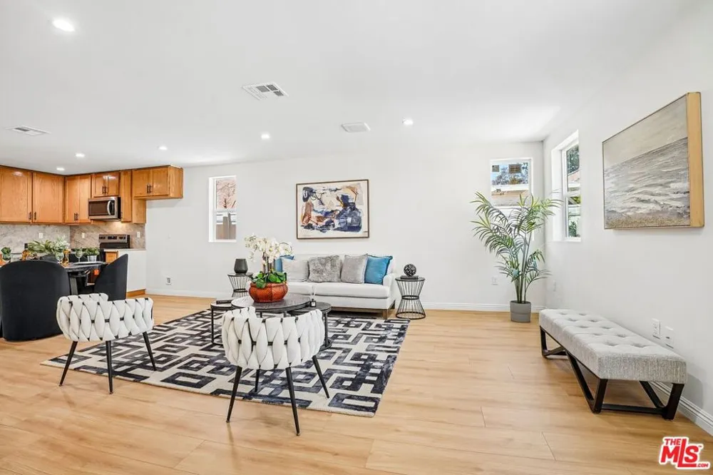 2541 Carmona Avenue Los Angeles, CA 90016