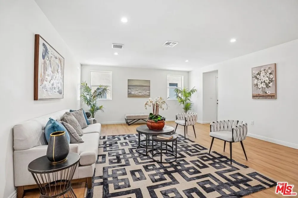 2541 Carmona Avenue Los Angeles, CA 90016