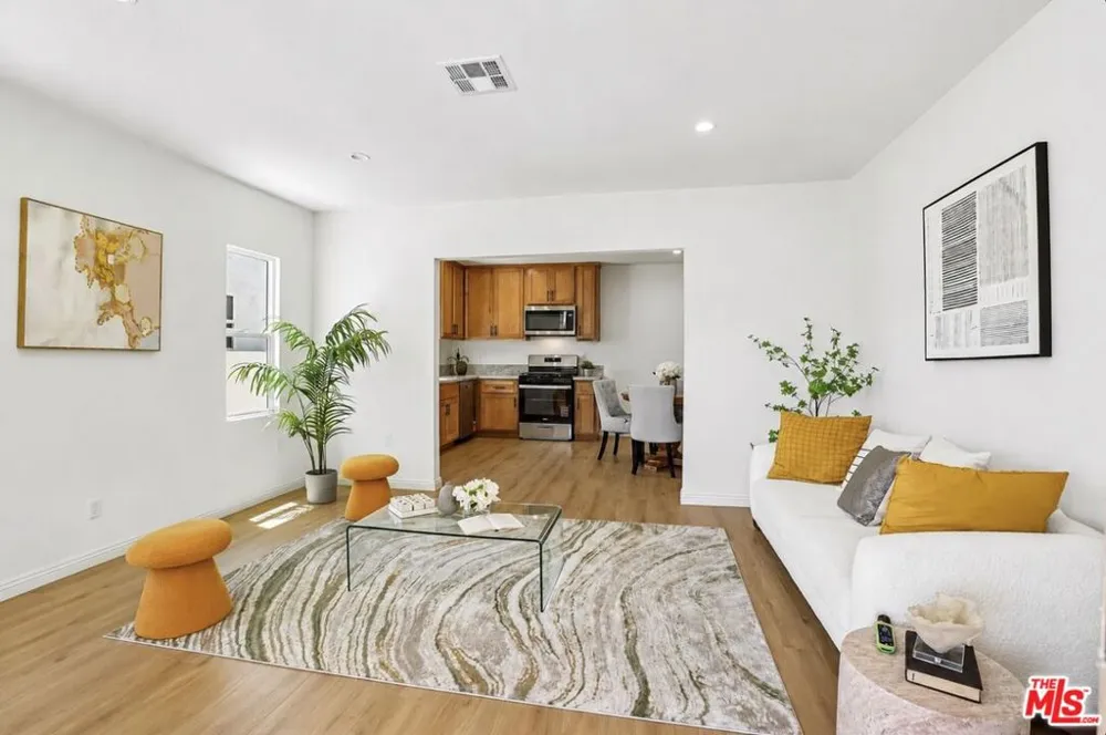 2541 Carmona Avenue Los Angeles, CA 90016