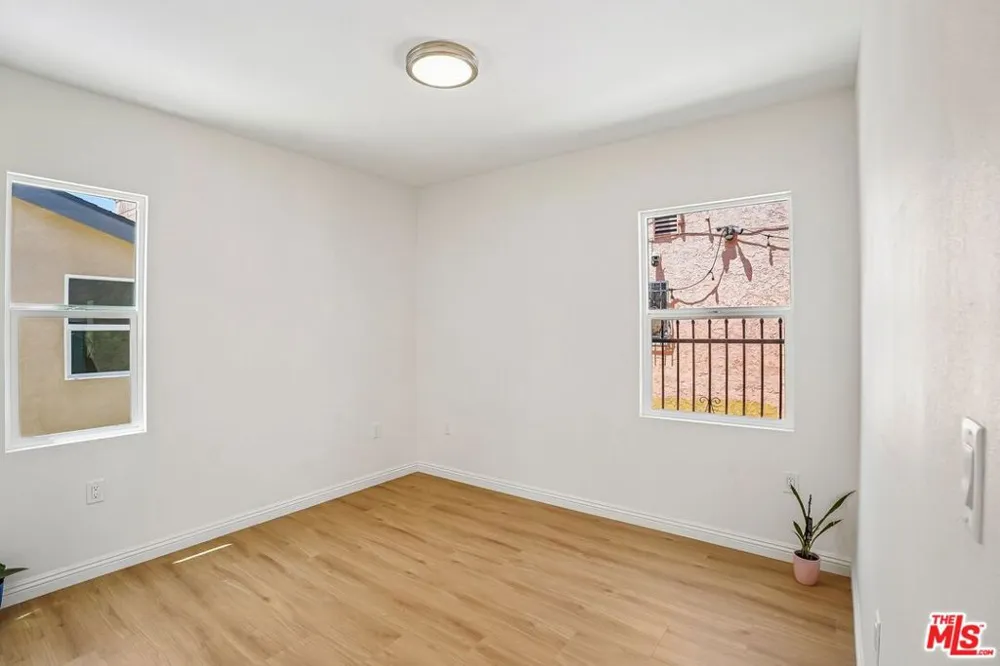 2541 Carmona Avenue Los Angeles, CA 90016