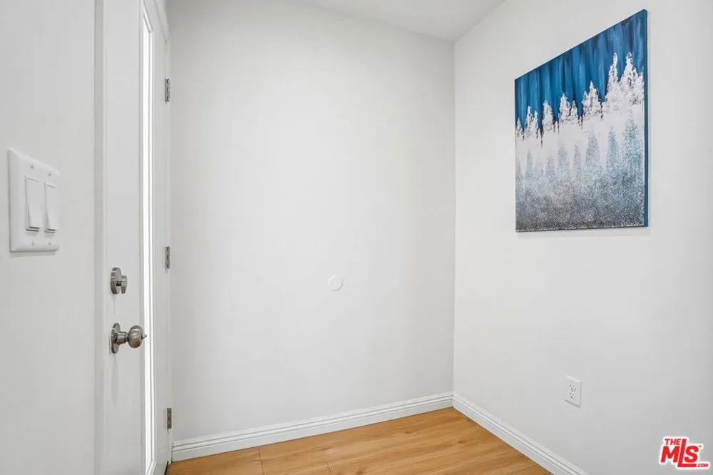 2541 Carmona Avenue Los Angeles, CA 90016