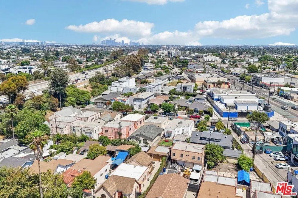 2541 Carmona Avenue Los Angeles, CA 90016