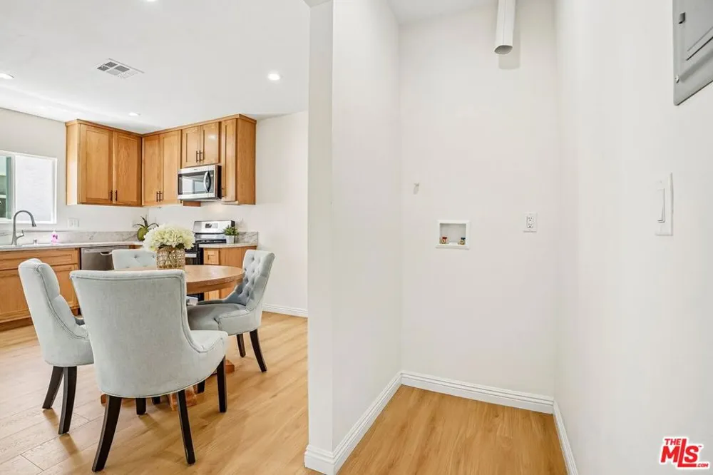 2541 Carmona Avenue Los Angeles, CA 90016