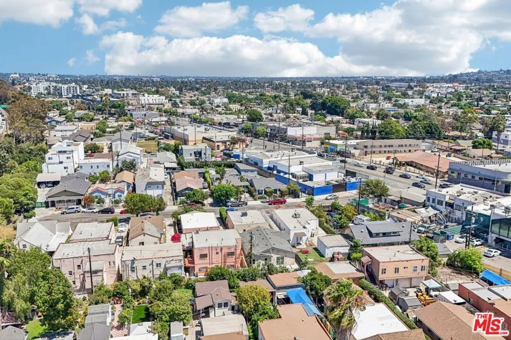 2541 Carmona Avenue Los Angeles, CA 90016
