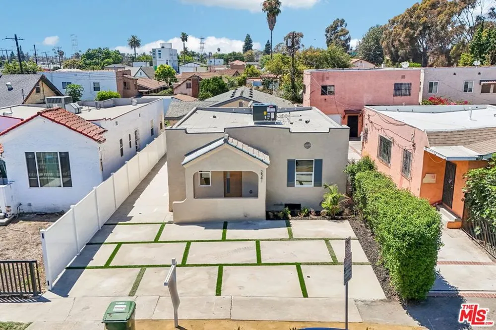 2541 Carmona Avenue Los Angeles, CA 90016