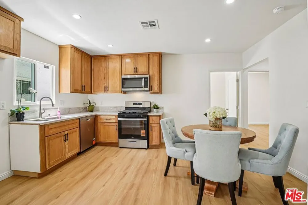2541 Carmona Avenue Los Angeles, CA 90016
