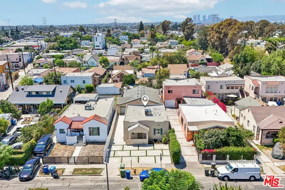 2541 Carmona Avenue Los Angeles, CA 90016