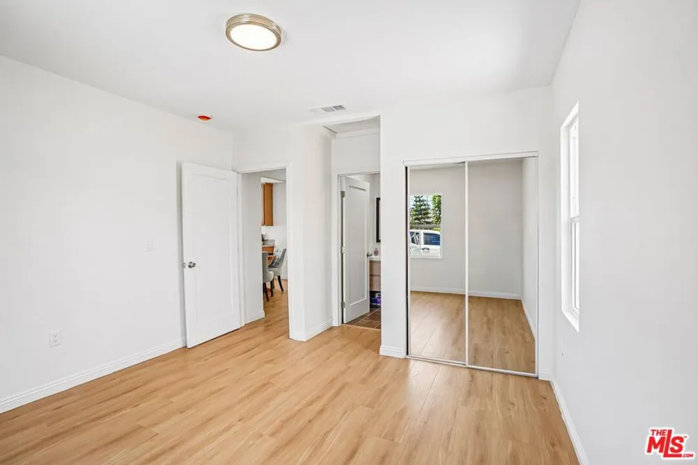 2541 Carmona Avenue Los Angeles, CA 90016