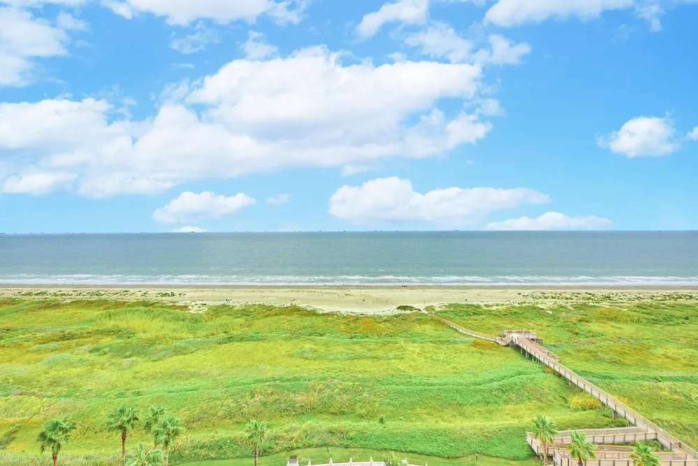 801 E Beach Drive #TW1506 Galveston, TX 77550