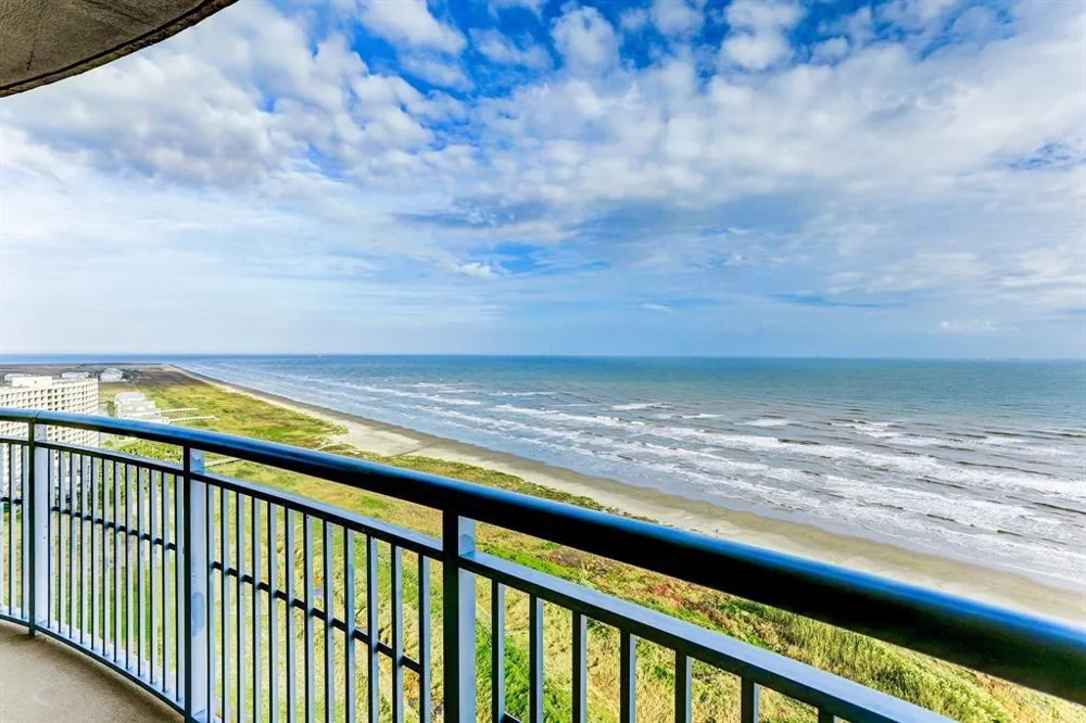801 E Beach Drive #TW1506 Galveston, TX 77550