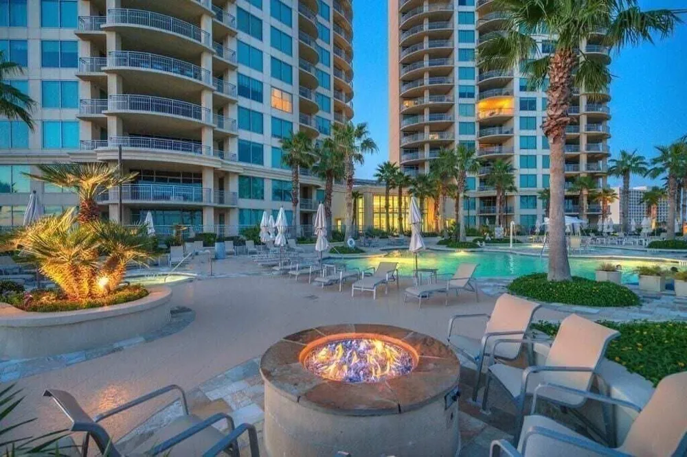 801 E Beach Drive #TW1506 Galveston, TX 77550