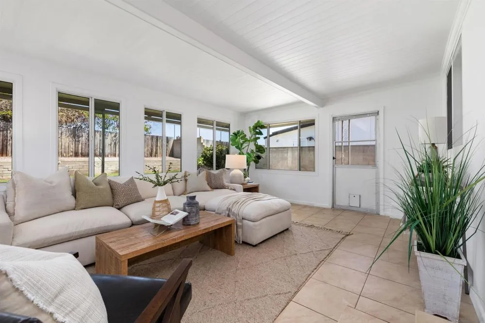 8862 Gowdy Ave. San Diego, CA 92123