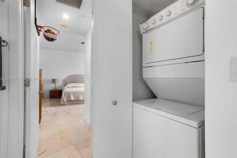 901 Brickell Key Blvd #1001 Miami, FL 33131