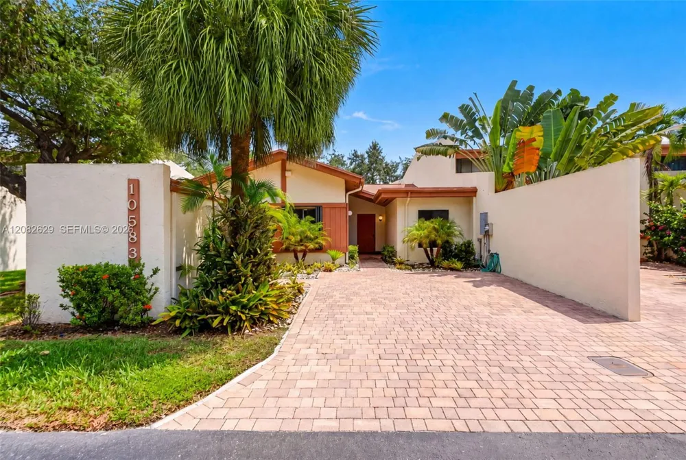 10583 SW 77th Ter Miami, FL 33173