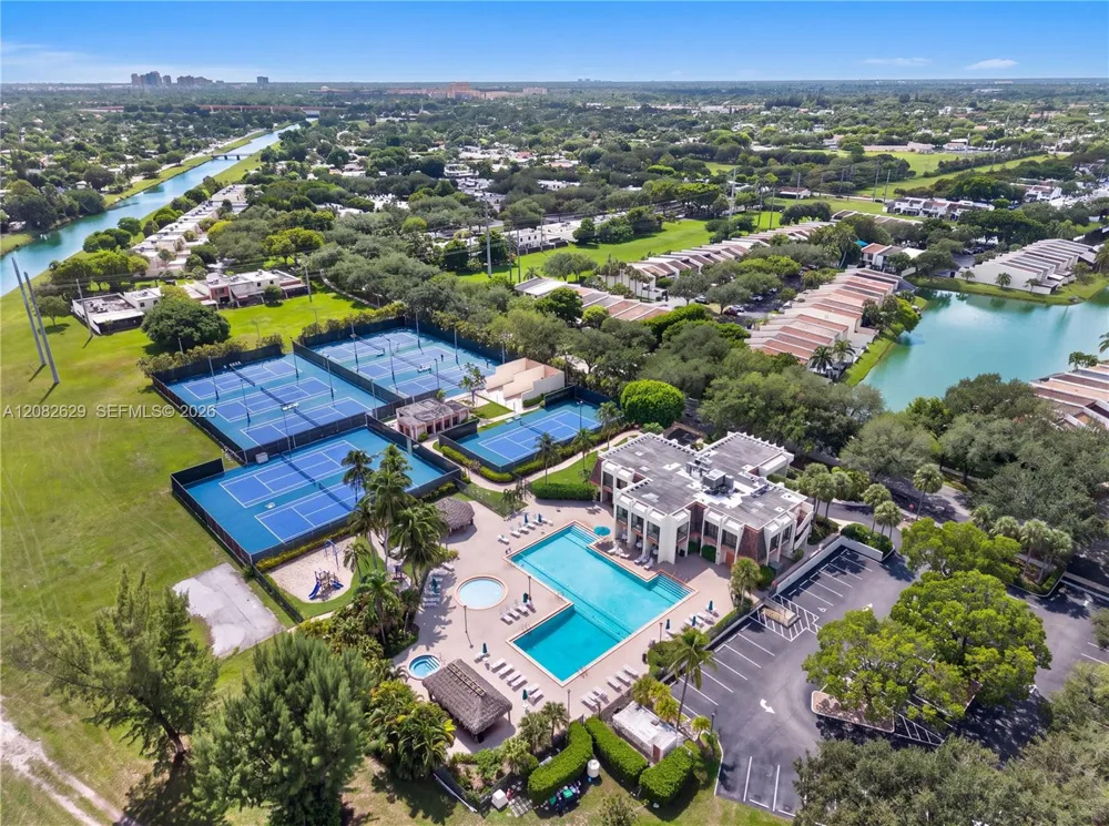 10583 SW 77th Ter Miami, FL 33173