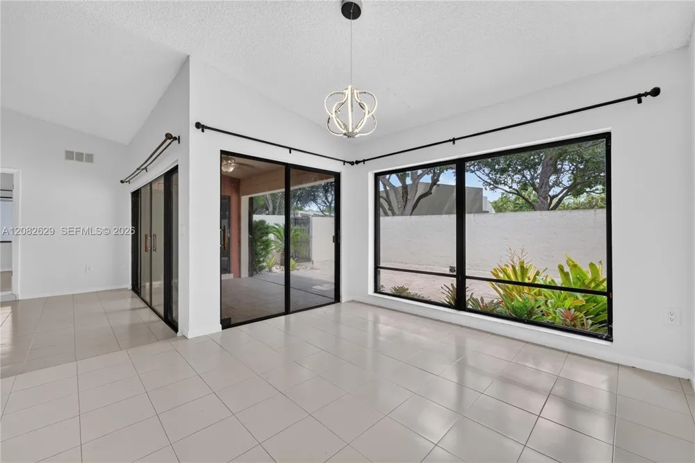 10583 SW 77th Ter Miami, FL 33173