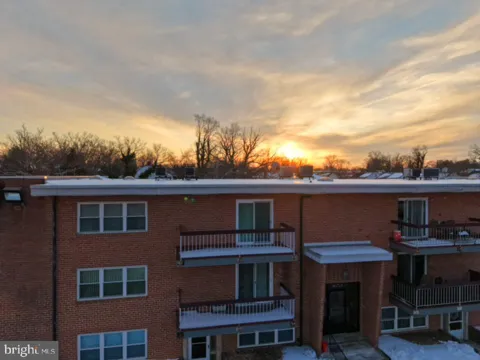 3651 GLENGYLE AVENUE #2F