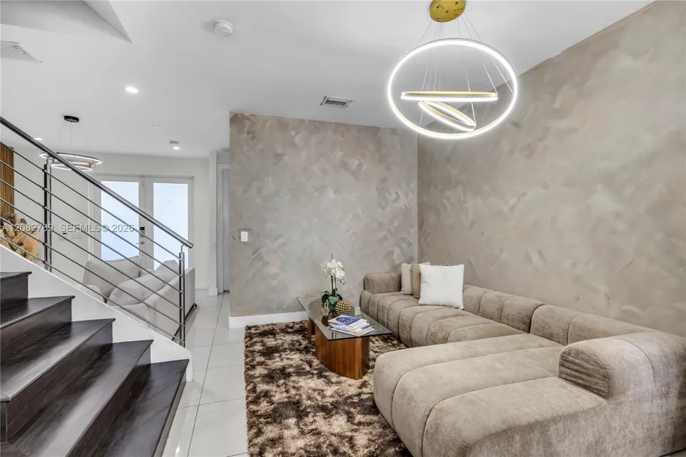 10545 NW 63rd Ter Doral, FL 33178