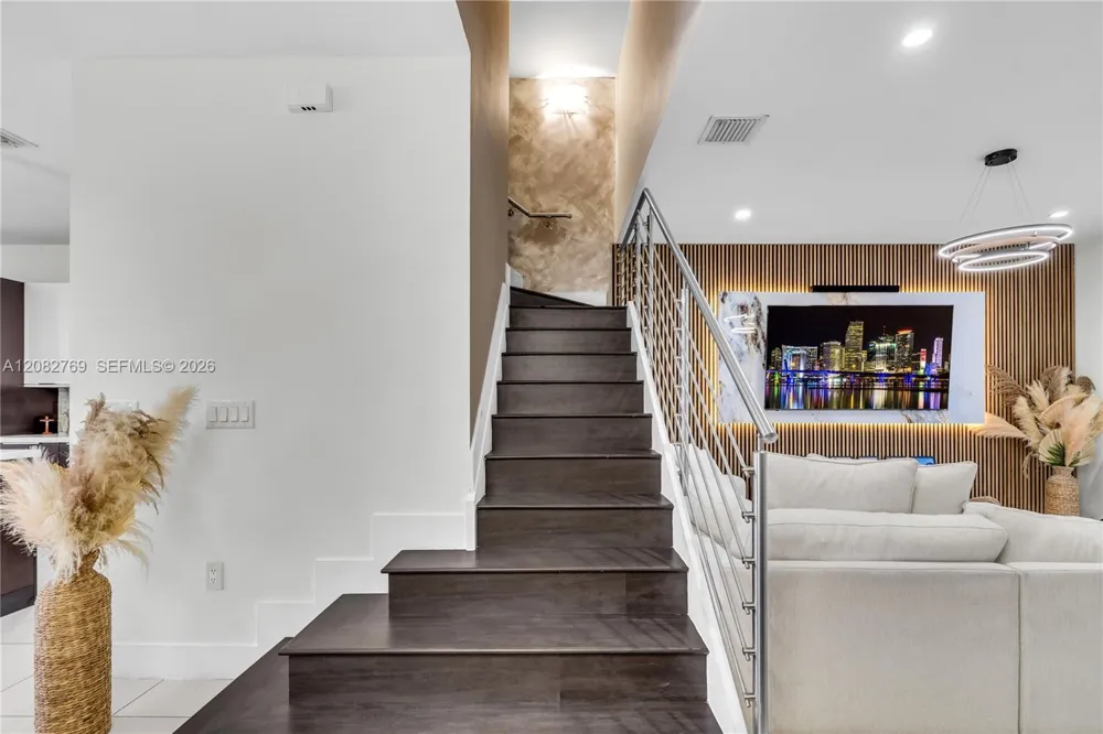 10545 NW 63rd Ter Doral, FL 33178