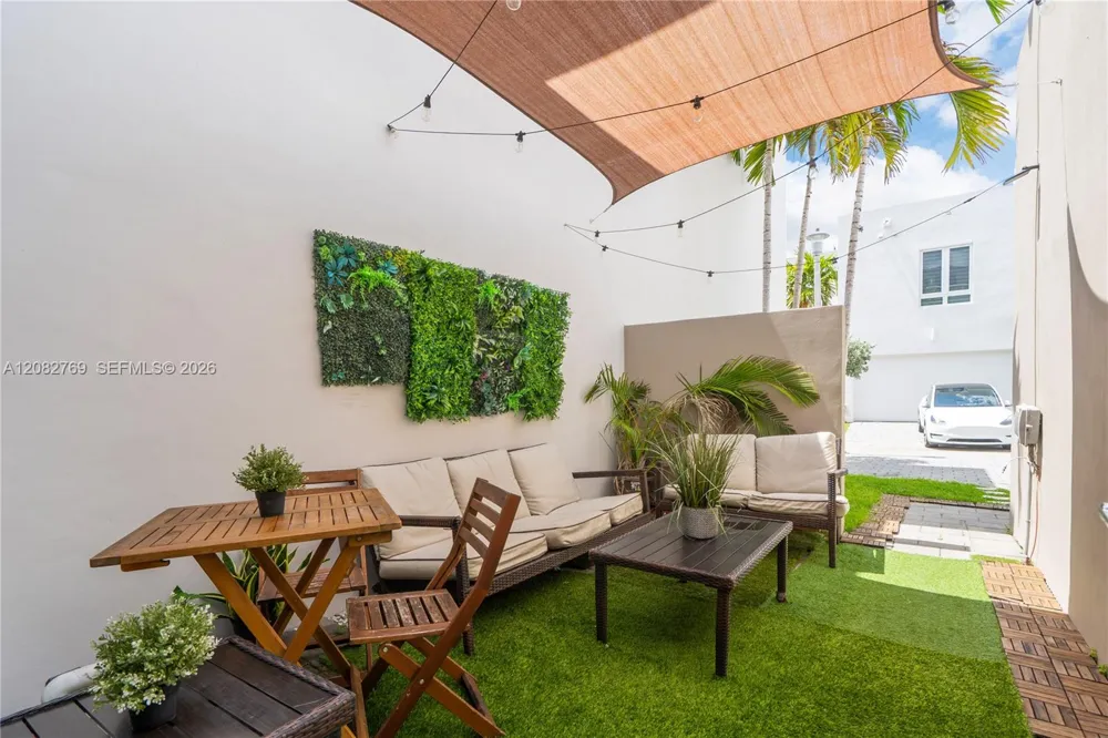 10545 NW 63rd Ter Doral, FL 33178