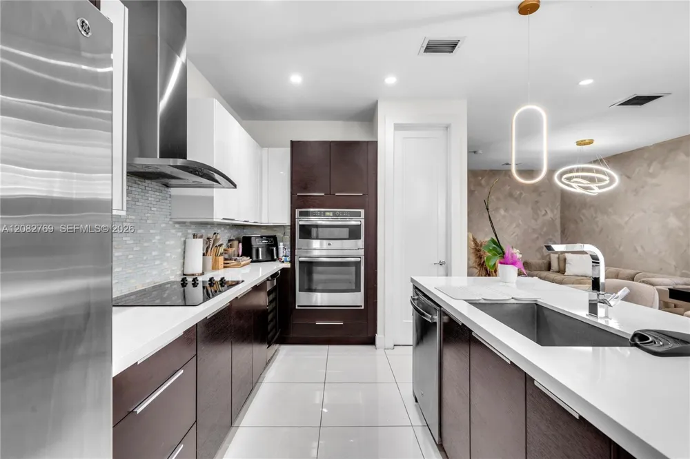 10545 NW 63rd Ter Doral, FL 33178