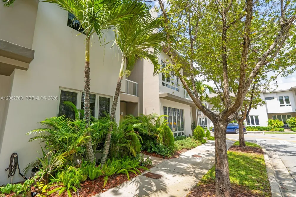 10545 NW 63rd Ter Doral, FL 33178