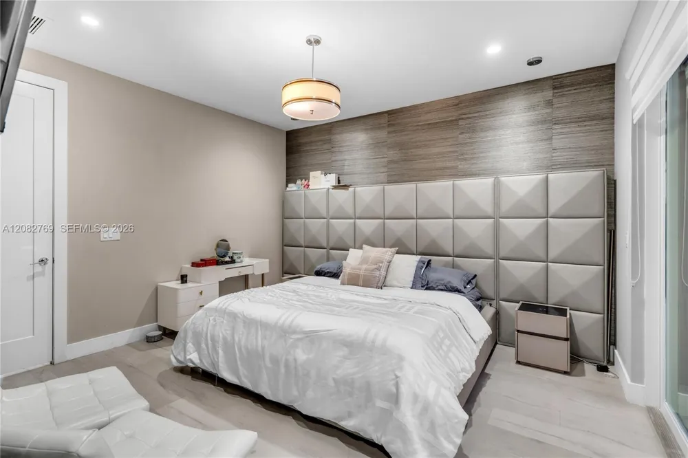10545 NW 63rd Ter Doral, FL 33178