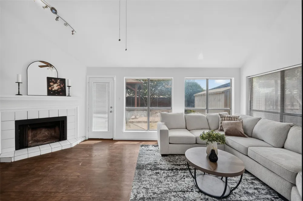 2914 Baron Drive Garland, TX 75040