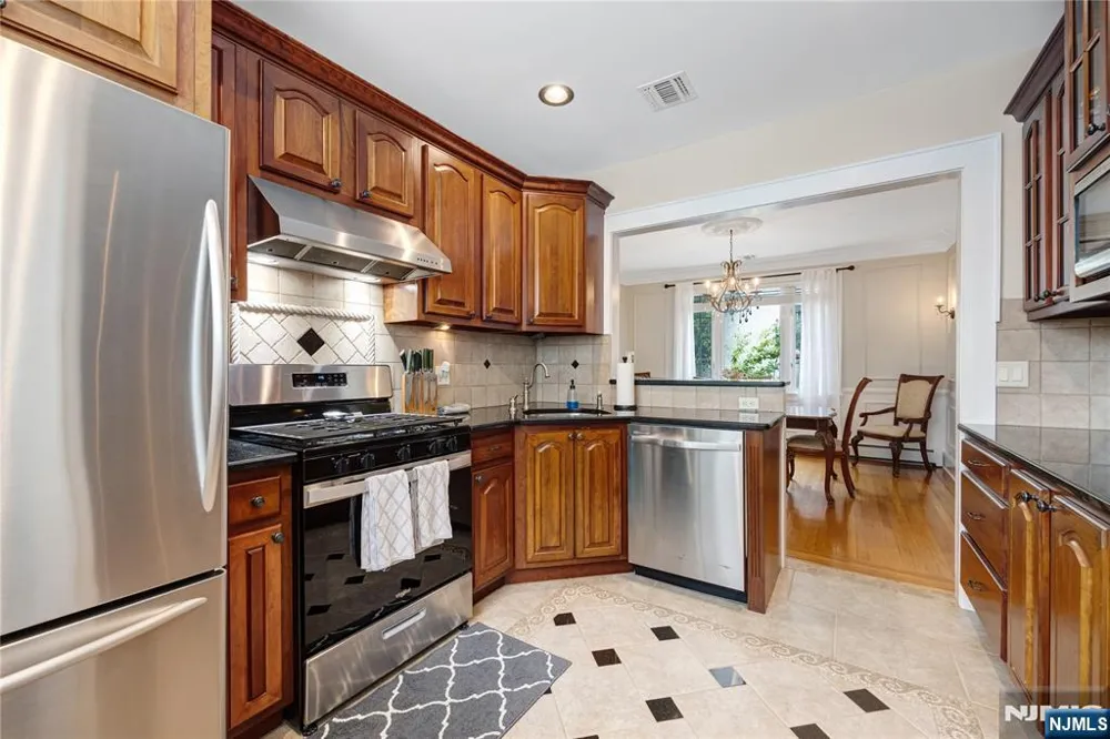 84 Vanderburgh Avenue Rutherford, NJ 07070