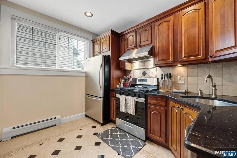 84 Vanderburgh Avenue Rutherford, NJ 07070