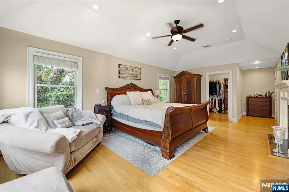 84 Vanderburgh Avenue Rutherford, NJ 07070