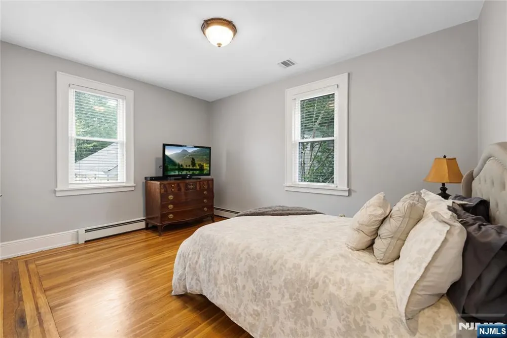 84 Vanderburgh Avenue Rutherford, NJ 07070