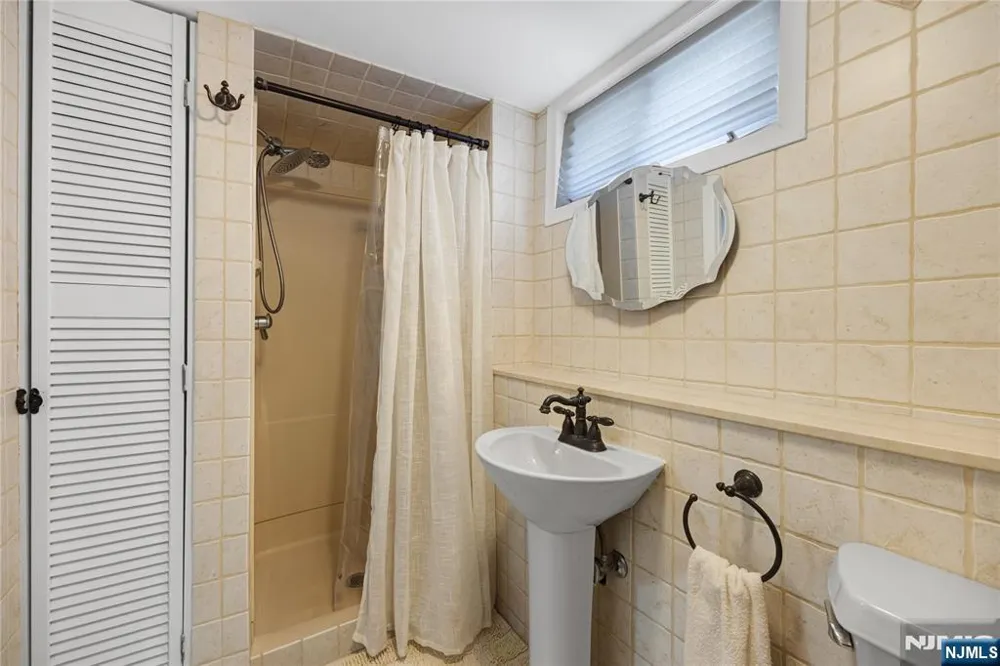 84 Vanderburgh Avenue Rutherford, NJ 07070