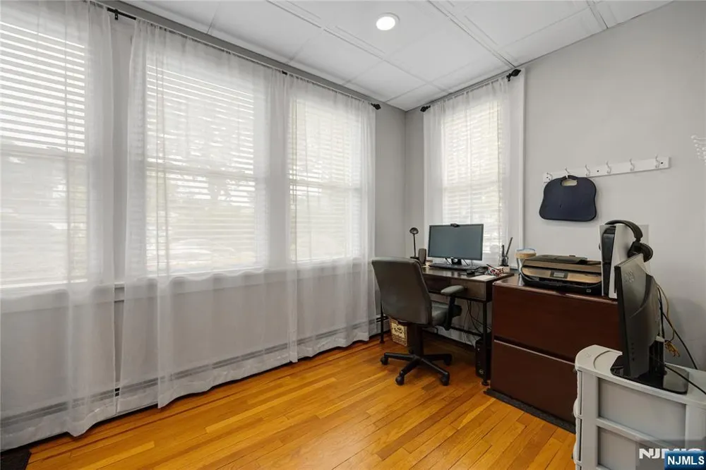 84 Vanderburgh Avenue Rutherford, NJ 07070