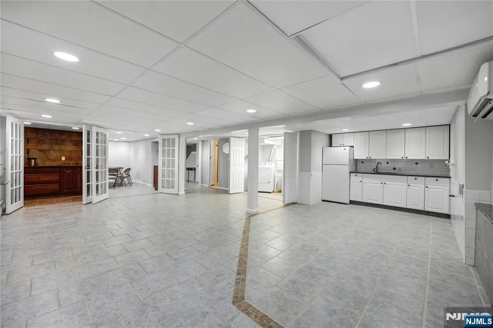 84 Vanderburgh Avenue Rutherford, NJ 07070