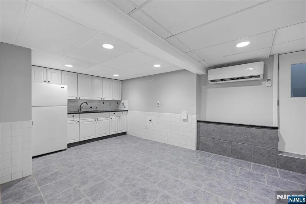 84 Vanderburgh Avenue Rutherford, NJ 07070