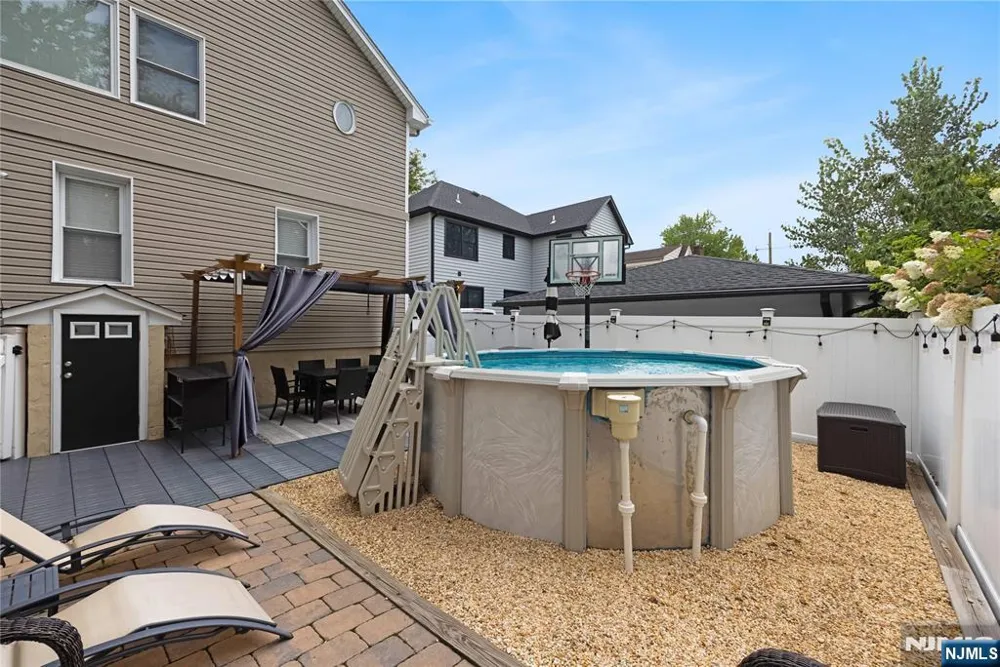 84 Vanderburgh Avenue Rutherford, NJ 07070
