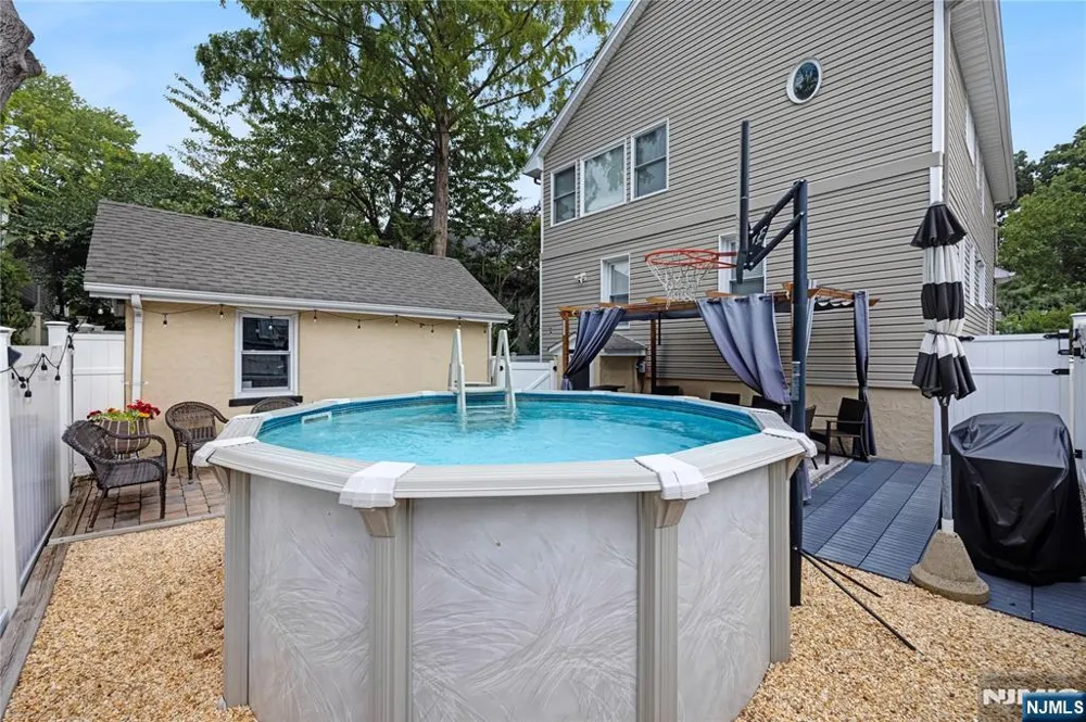 84 Vanderburgh Avenue Rutherford, NJ 07070