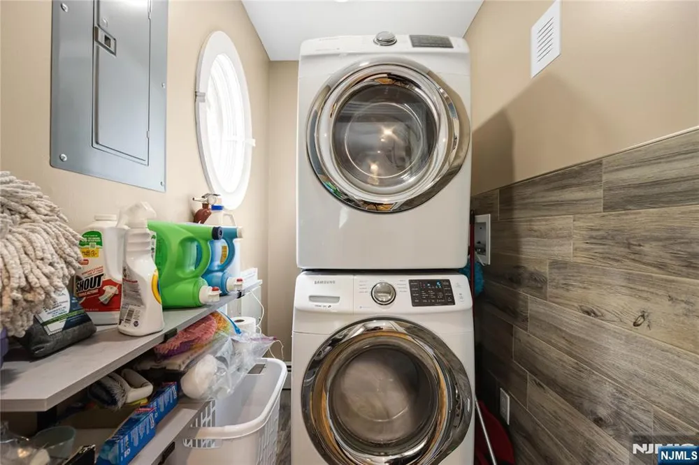 84 Vanderburgh Avenue Rutherford, NJ 07070