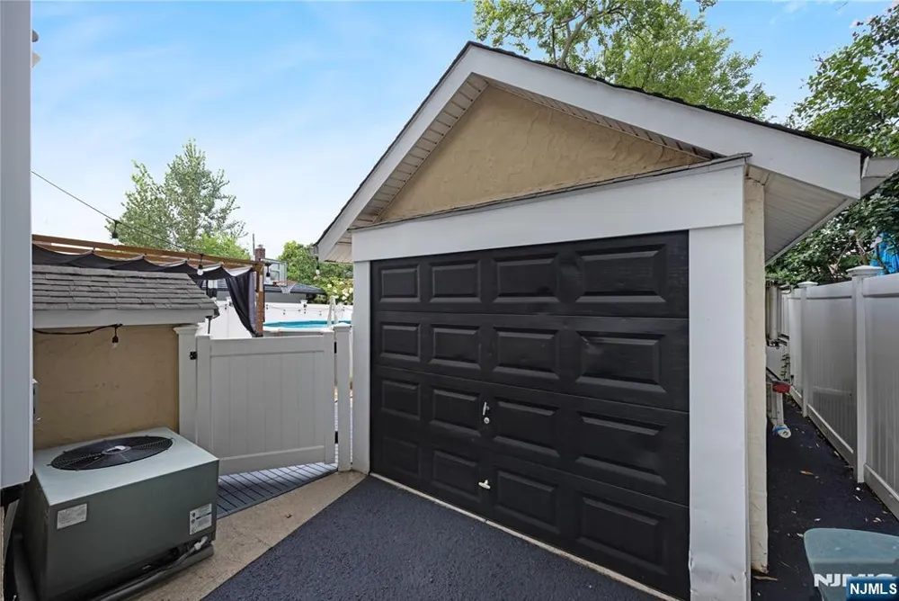 84 Vanderburgh Avenue Rutherford, NJ 07070