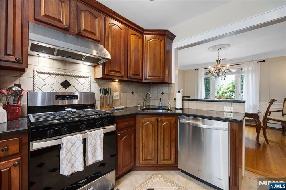84 Vanderburgh Avenue Rutherford, NJ 07070