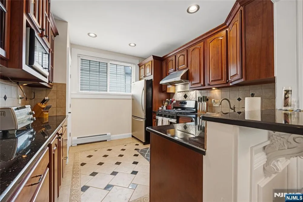 84 Vanderburgh Avenue Rutherford, NJ 07070