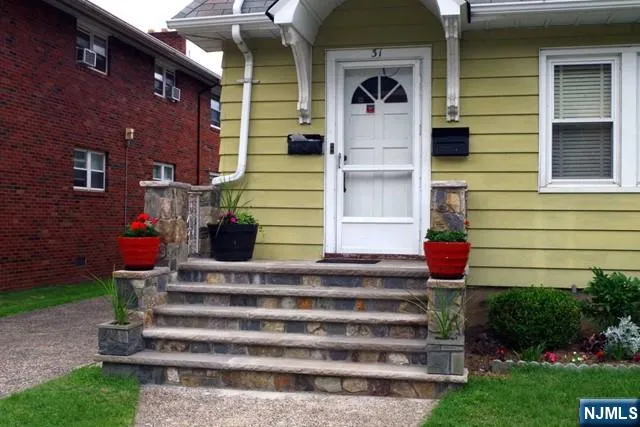 31 Brook Avenue 2 Wallington, NJ 07057
